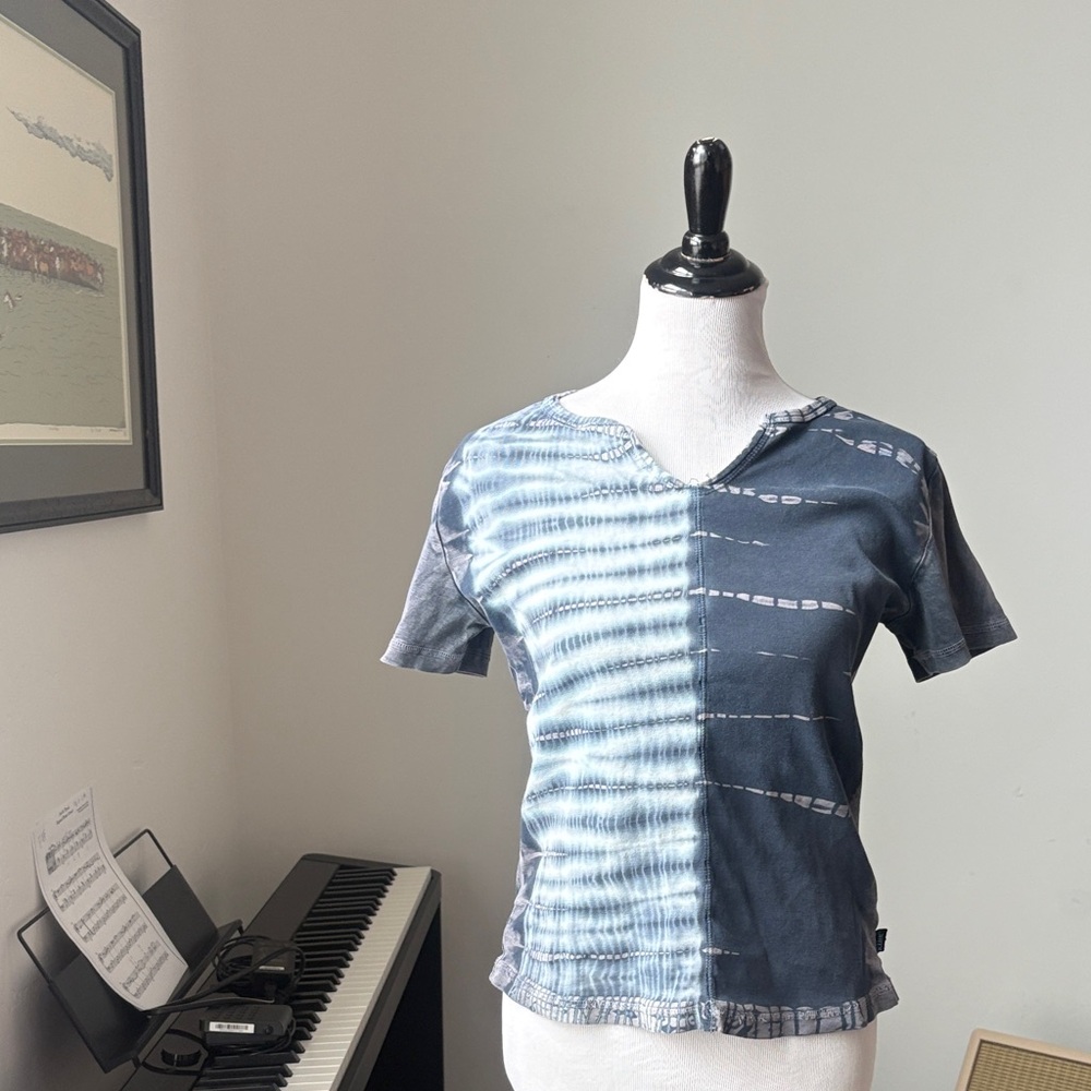 Kuhl Tie-Dye Short Sleeve Top in Light Blue and Navy